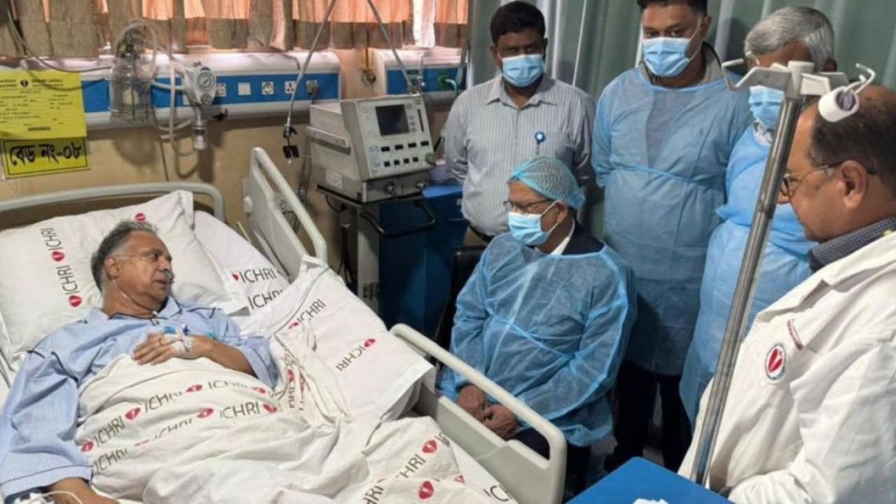 হাসপাতালে জ্বালানিমন্ত্রীকে দেখতে গেলেন রাষ্ট্রপতি