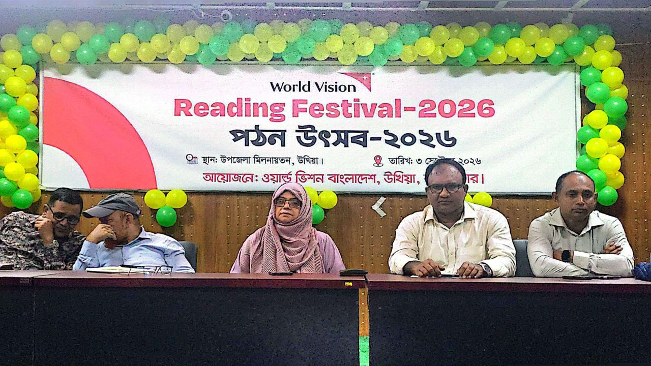 শিশুদের পড়ালেখায় আগ্রহী করতে উখিয়ায় ওয়ার্ল্ড ভিশনের পঠন উৎসব