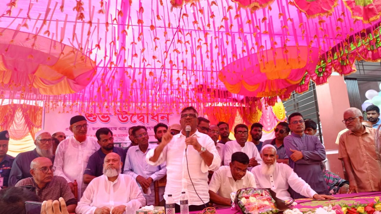 শিক্ষা ব্যবস্থাকে সর্বোচ্চ গুরুত্ব দিয়েছে বর্তমান সরকার: নাটোরে হুইপ দুলু