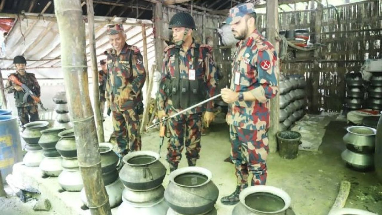 কাপ্তাইয়ে মদ তৈরির কারখানায় অভিযান, বিপুল সরঞ্জাম জব্দ