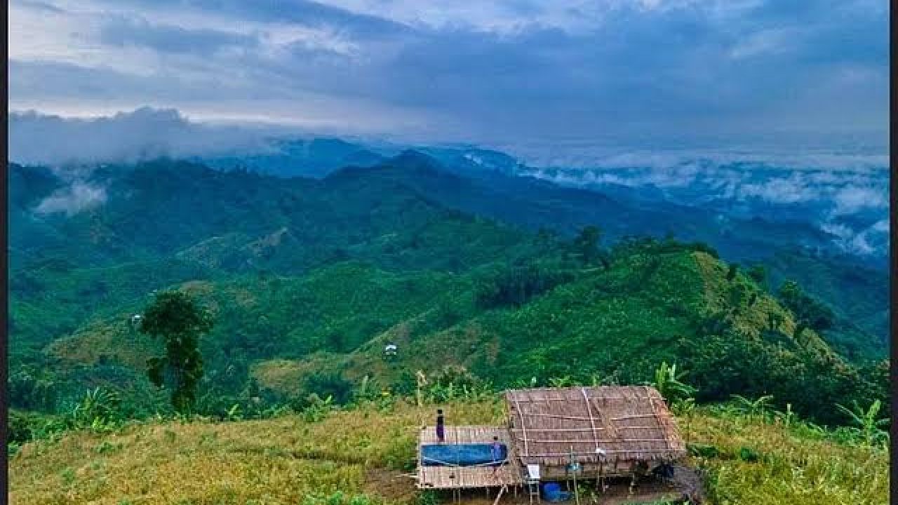 মোবাইল কল করতে পাহাড়ের চূড়ায় উঠতে হয়, ২০ হাজার মানুষের নেই নেটওয়ার্ক
