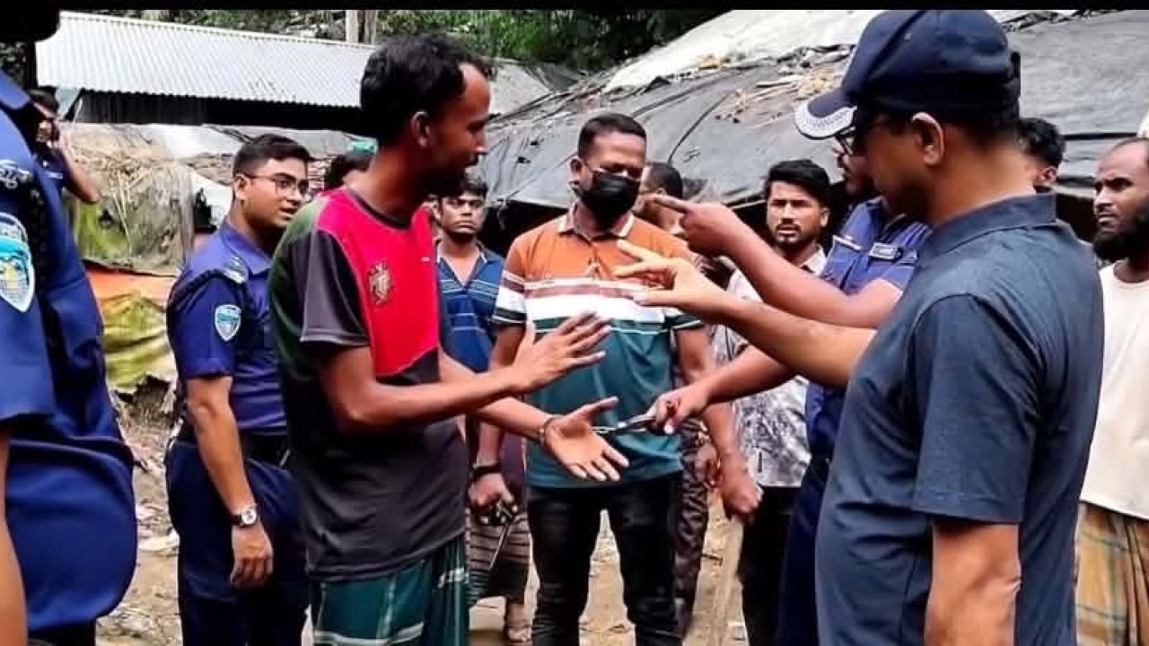 পেকুয়ায় মাদক পল্লীতে পুলিশের অভিযান, ইয়াবাসহ আটক ২