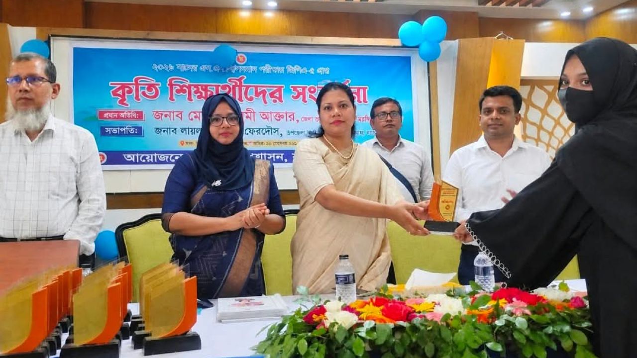বড়াইগ্রামে জিপিএ-৫ প্রাপ্ত কৃতি শিক্ষার্থীদের সংবর্ধনা