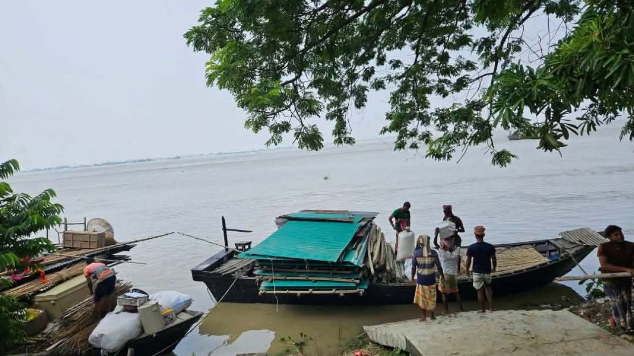 ভরা যৌবনে পদ্মা,দিশেহারা চরাঞ্চলের মানুষ পানিবন্দির শঙ্কা