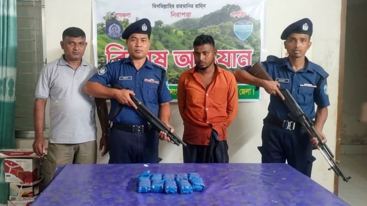 নাইক্ষ্যংছড়ির ঘুমধুমে বিশ হাজার ইয়াবাসহ আটক ১