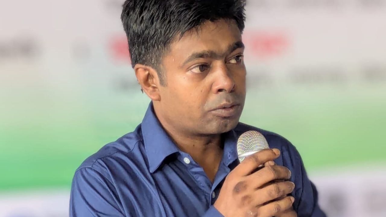 অভিযানের তথ্য ফাঁস, মাদক সেবন ও রাতে আসর লোহাগাড়া ইউএনওর ‘কালো অধ্যায়’
