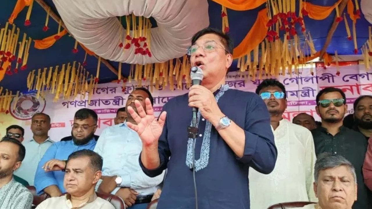 ‘ডিসেম্বর নয়, কালকেই আসুন—হাতকড়া পরিয়ে গ্রহণ করা হবে’