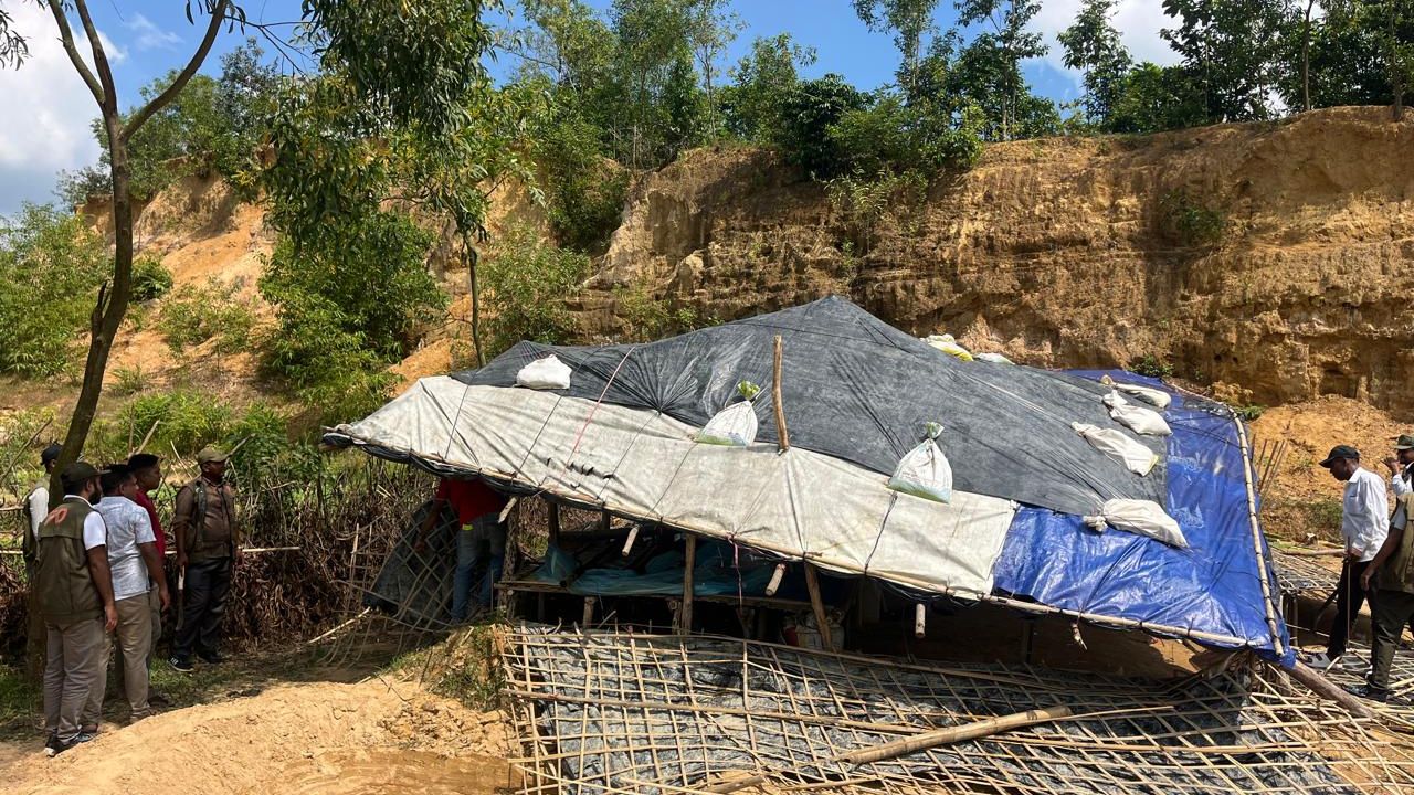 উখিয়ায় ৩০ একর বনভূমি জবরদখলমুক্ত, ৭ স্থাপনা উচ্ছেদ
