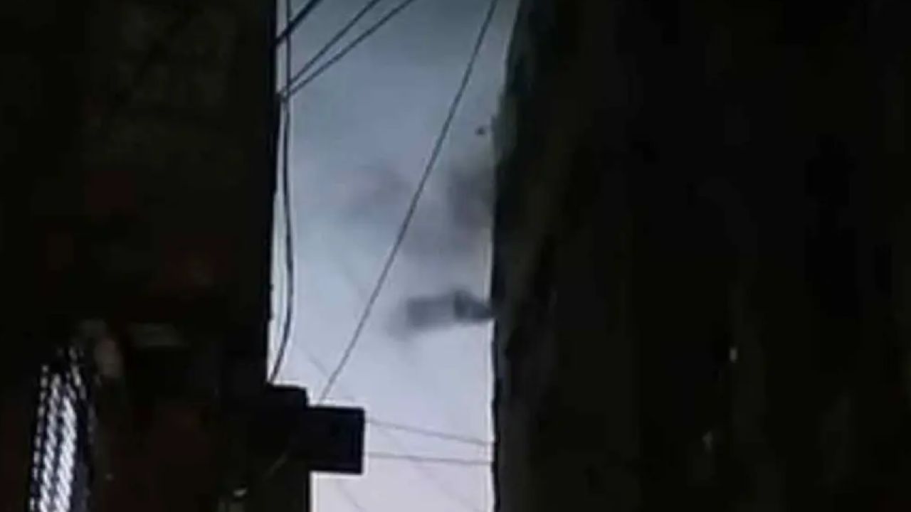 চকবাজারে সাততলা ভবনের মার্কেটে আগুন, নিয়ন্ত্রণে ৫ ইউনিট