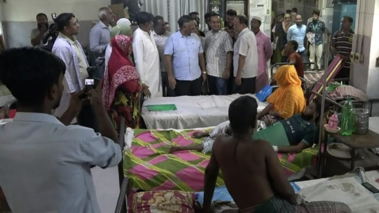 নাটোর সদর হাসপাতালে হুইপ দুলুর আকস্মিক পরিদর্শন, অনুপস্থিত চিকিৎসকদের বিরুদ্ধে ব্যবস্থা নেওয়ার নির্দেশ