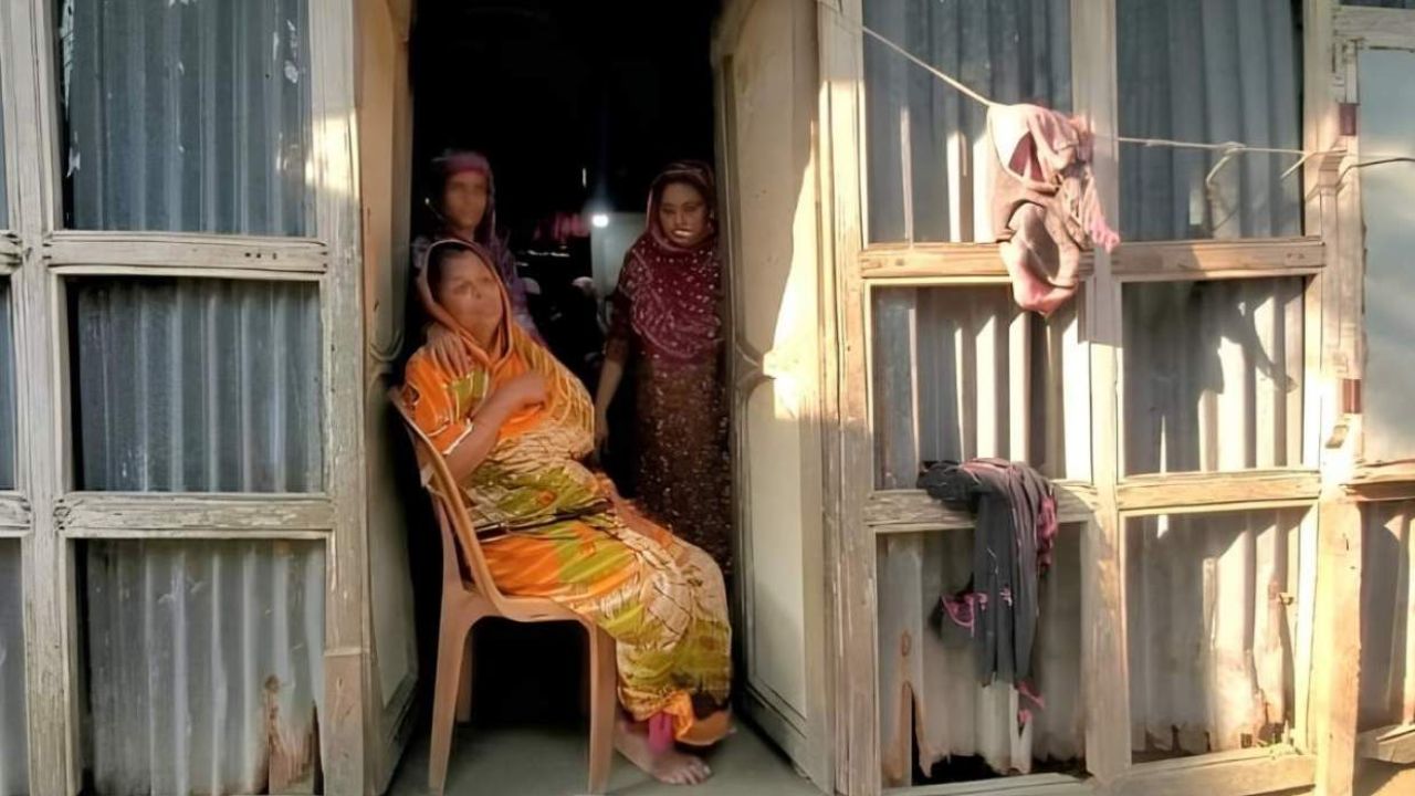 ফ্যামিলি কার্ডের তথ্য সংগ্রহকারী পরিচয়ে বিধবার কানের দুল নিয়ে উধাও