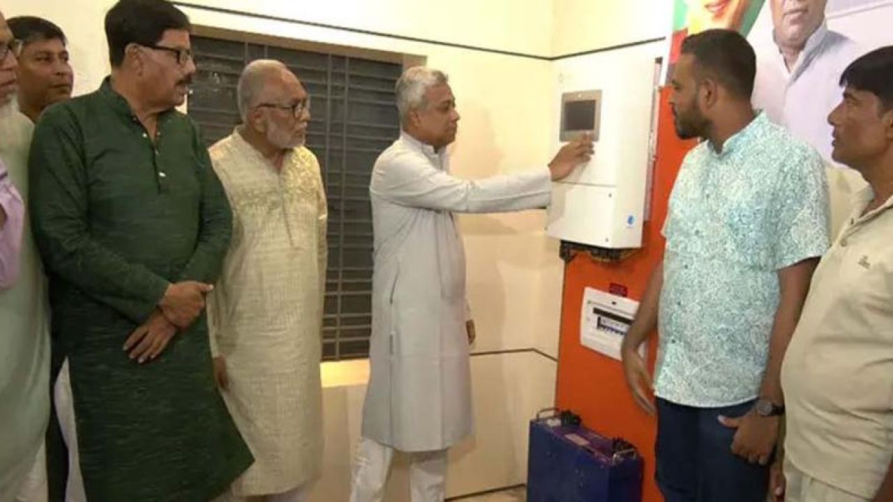 যশোরে বিএনপি কার্যালয়ে বসল সোলার প্যানেল, বিদ্যুৎ যাবে জাতীয় গ্রিডে